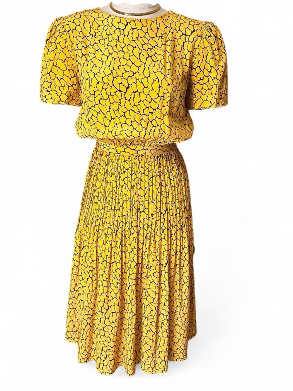 Vintage Silk Pleated Yellow Printed Short-Sleeve Midi Dress with Defined Waist